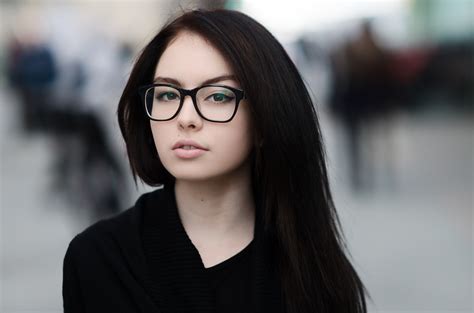 long hairstyles with glasses|hairstyle for women with glasses.